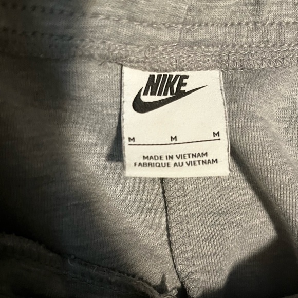 Nike Tech Sweatpants - Picture 3 of 4